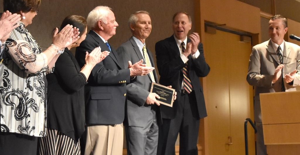 Kerry Wahlen and Bill Hart accepting award